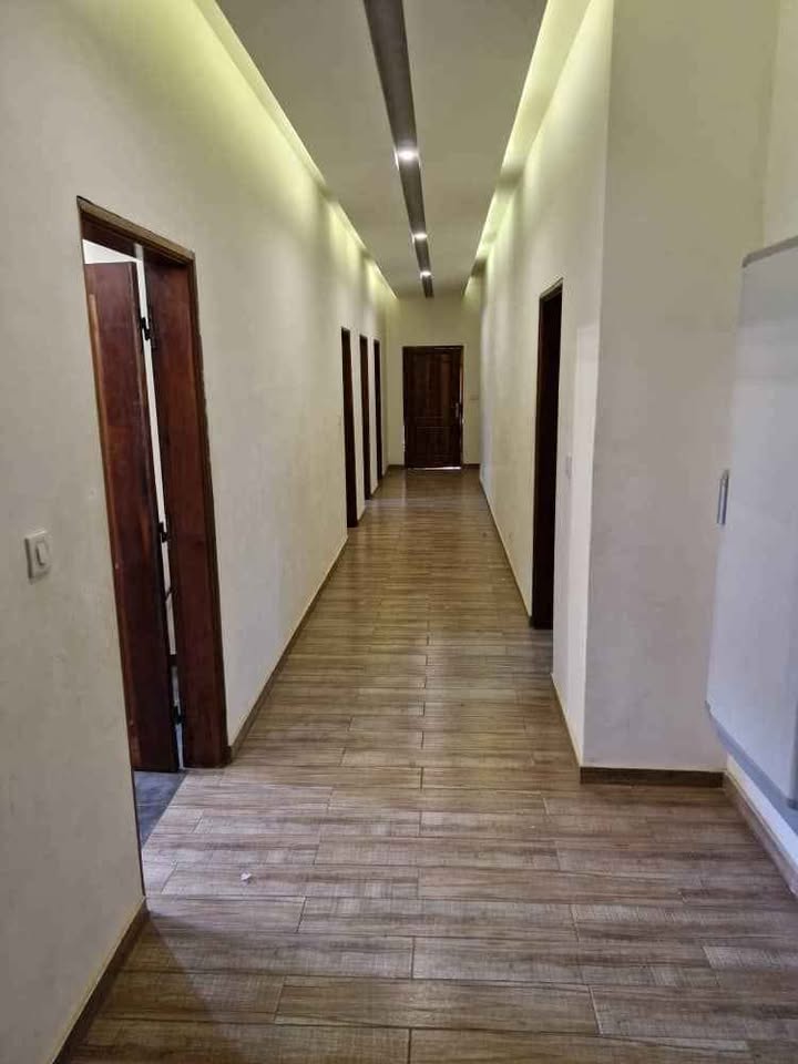 À LOUER – VILLA MEUBLÉE 4 PIÈCES (3 CHAMBRES SALON) AVEC JACUZZI À ADIDOGOMÉ