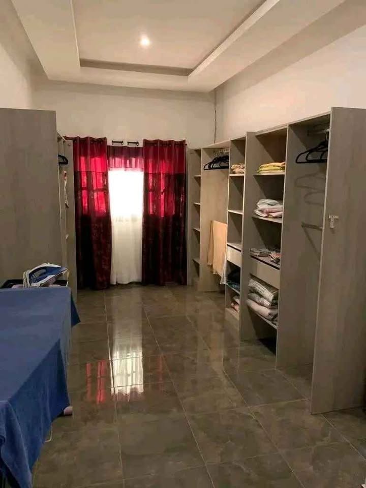 À LOUER – VILLA MEUBLÉE 4 PIÈCES (3 CHAMBRES SALON) AVEC JACUZZI À ADIDOGOMÉ