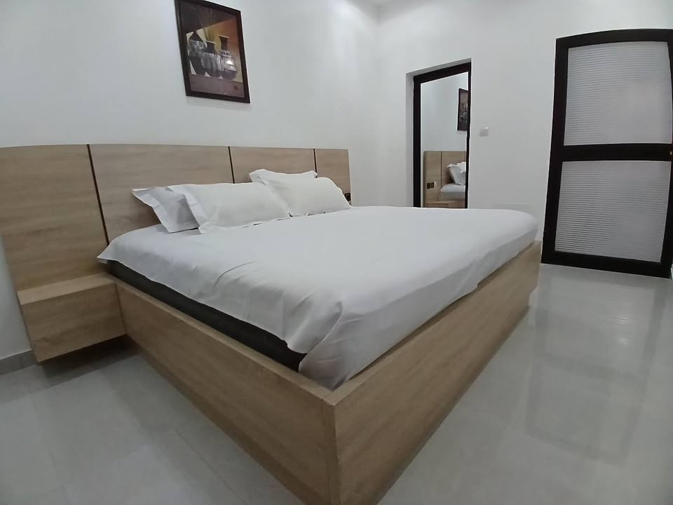 À LOUER – APPARTEMENT MEUBLÉ 2 CHAMBRES | AGOÈ MINAMADOU | 100.000 F/JOUR