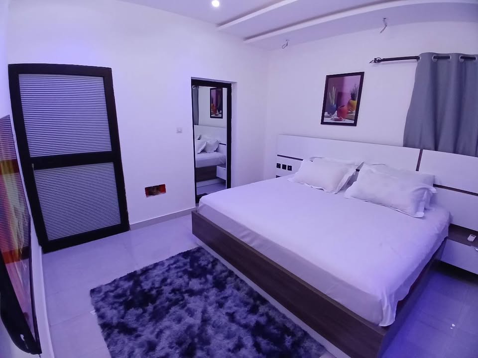 À LOUER – APPARTEMENT MEUBLÉ 2 CHAMBRES | AGOÈ MINAMADOU | 100.000 F/JOUR