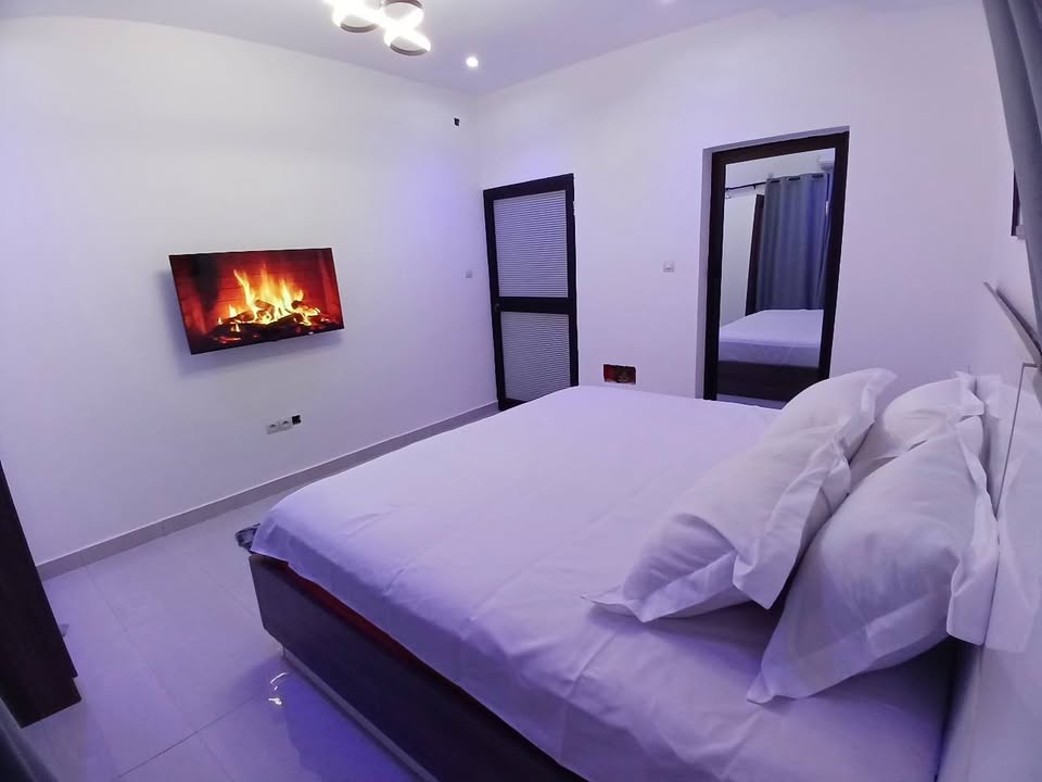 À LOUER – APPARTEMENT MEUBLÉ 2 CHAMBRES | AGOÈ MINAMADOU | 100.000 F/JOUR