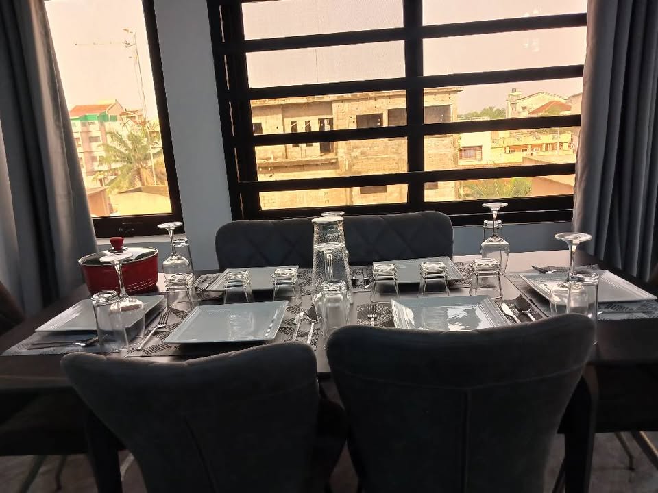 À LOUER – APPARTEMENT MEUBLÉ 2 CHAMBRES | AGOÈ MINAMADOU | 100.000 F/JOUR
