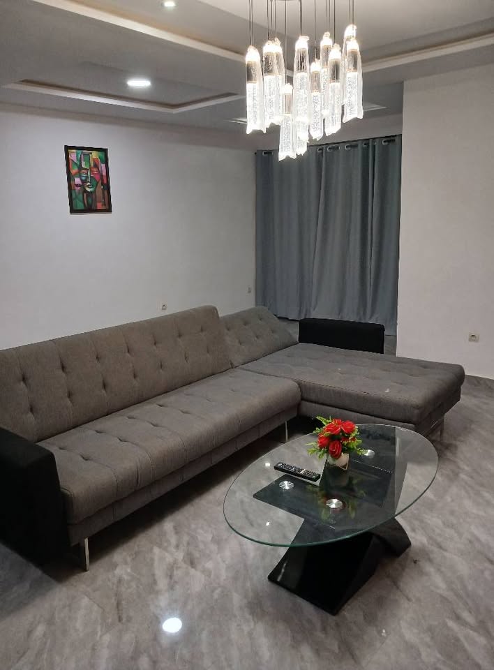 À LOUER – APPARTEMENT MEUBLÉ 2 CHAMBRES | AGOÈ MINAMADOU | 100.000 F/JOUR