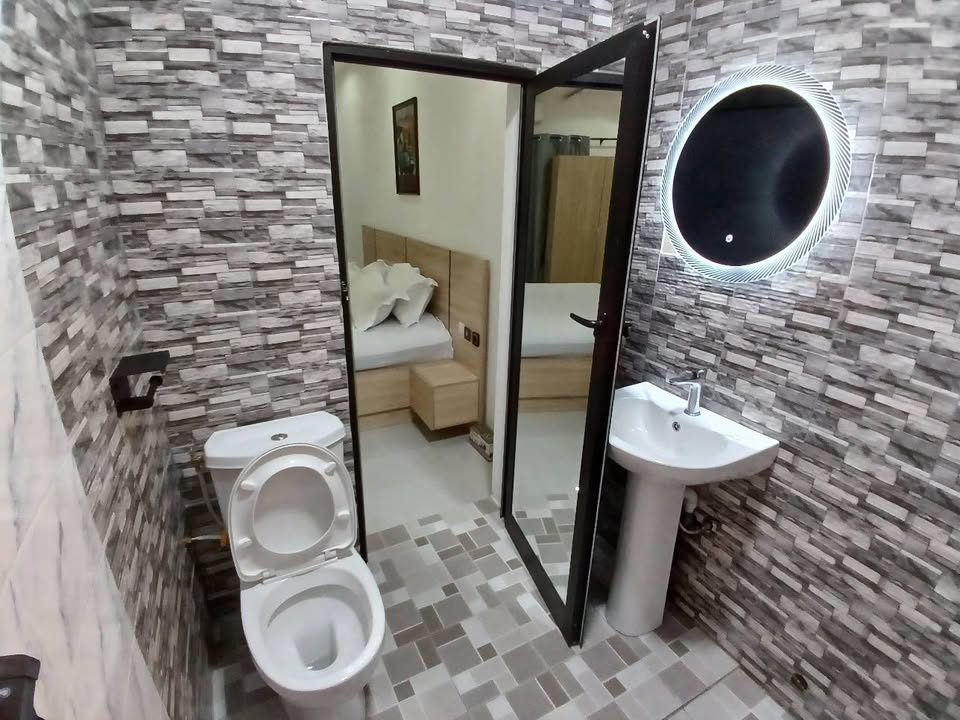 À LOUER – APPARTEMENT MEUBLÉ 2 CHAMBRES | AGOÈ MINAMADOU | 100.000 F/JOUR