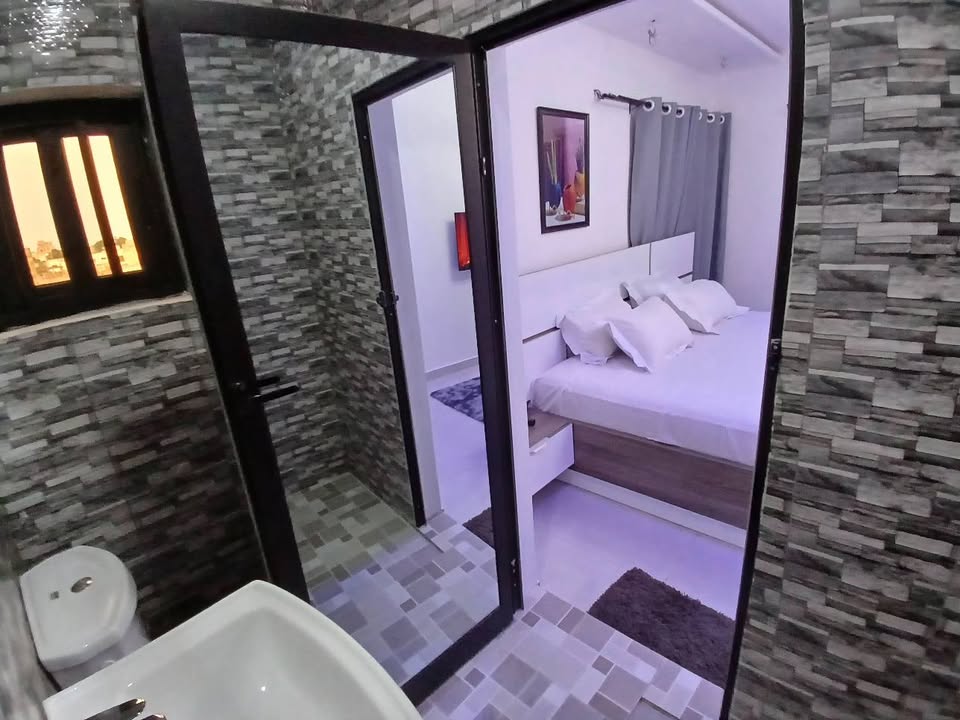 À LOUER – APPARTEMENT MEUBLÉ 2 CHAMBRES | AGOÈ MINAMADOU | 100.000 F/JOUR
