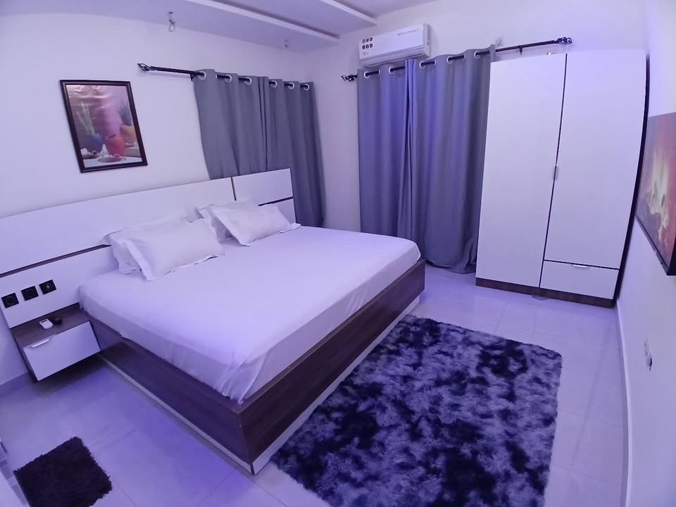 À LOUER – APPARTEMENT MEUBLÉ 2 CHAMBRES | AGOÈ MINAMADOU | 100.000 F/JOUR