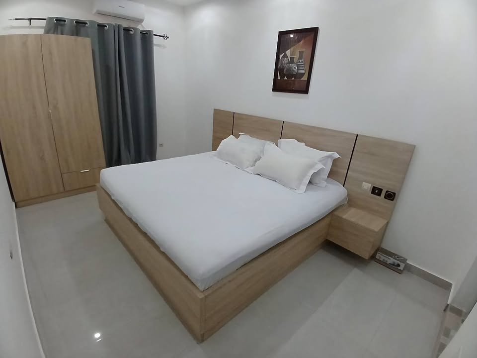 À LOUER – APPARTEMENT MEUBLÉ 2 CHAMBRES | AGOÈ MINAMADOU | 100.000 F/JOUR