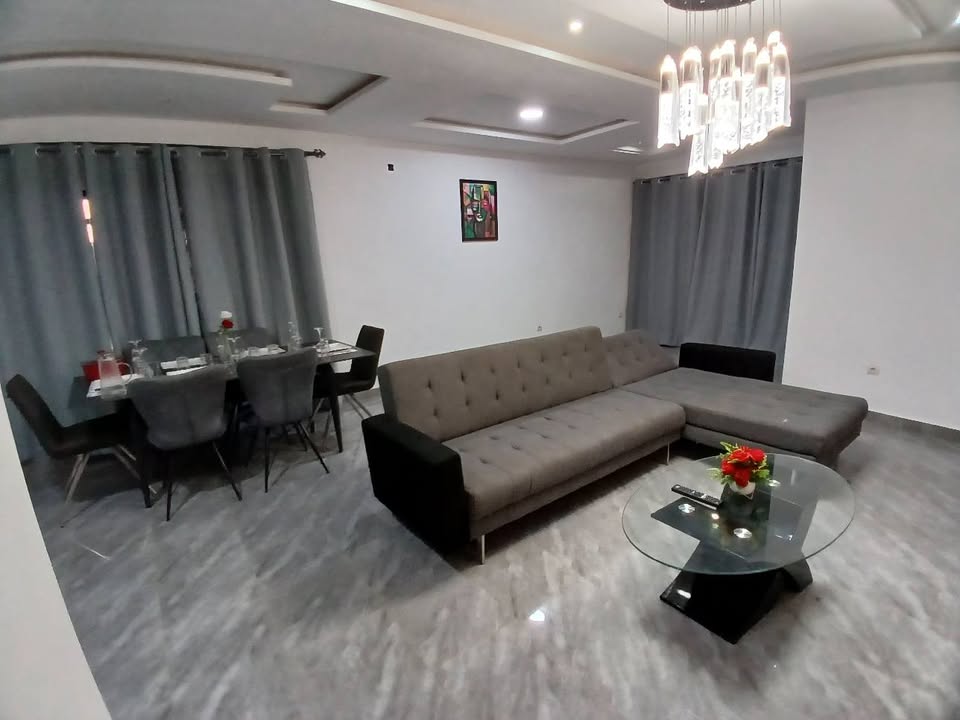 À LOUER – APPARTEMENT MEUBLÉ 2 CHAMBRES | AGOÈ MINAMADOU | 100.000 F/JOUR