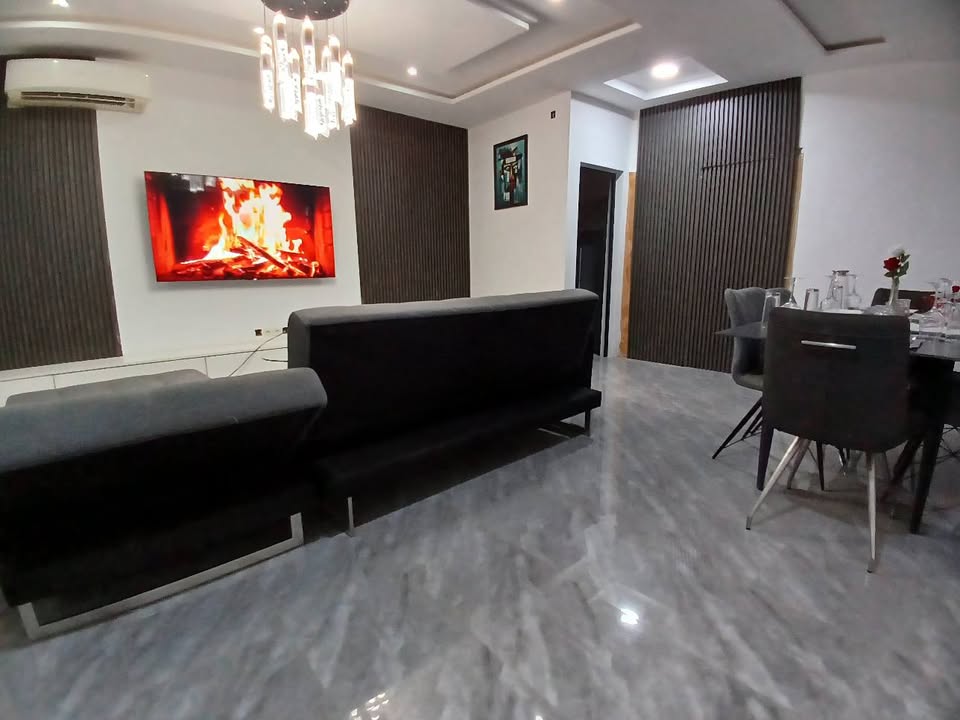 À LOUER – APPARTEMENT MEUBLÉ 2 CHAMBRES | AGOÈ MINAMADOU | 100.000 F/JOUR