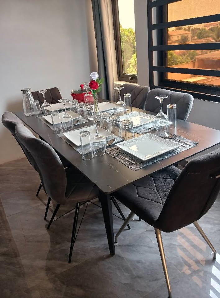 À LOUER – APPARTEMENT MEUBLÉ 2 CHAMBRES | AGOÈ MINAMADOU | 100.000 F/JOUR