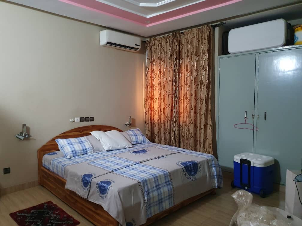 Villa meublée 5 chambres à vendre à Agoè Telessou – 400 millions FCFA