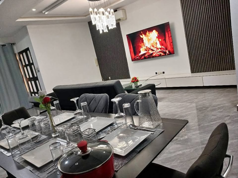 À LOUER – APPARTEMENT MEUBLÉ 2 CHAMBRES | AGOÈ MINAMADOU | 100.000 F/JOUR