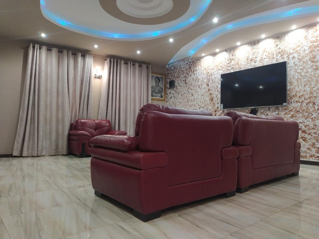 VILLA 11 PIÈCES À VENDRE À ADIDOGOMÉ IPG – 1 LOT 1/4 – TITRE FONCIER