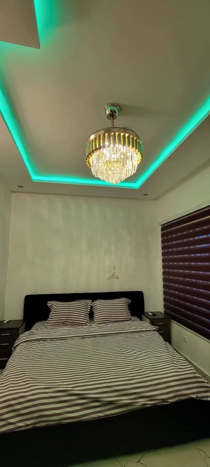 À LOUER – VILLA MEUBLÉE AVEC PISCINE DE 5 PIÈCES À AGODEKA – 04 CHAMBRES, CUISINE MODERNE, WIFI, GARAGE – 900.000F/MOIS