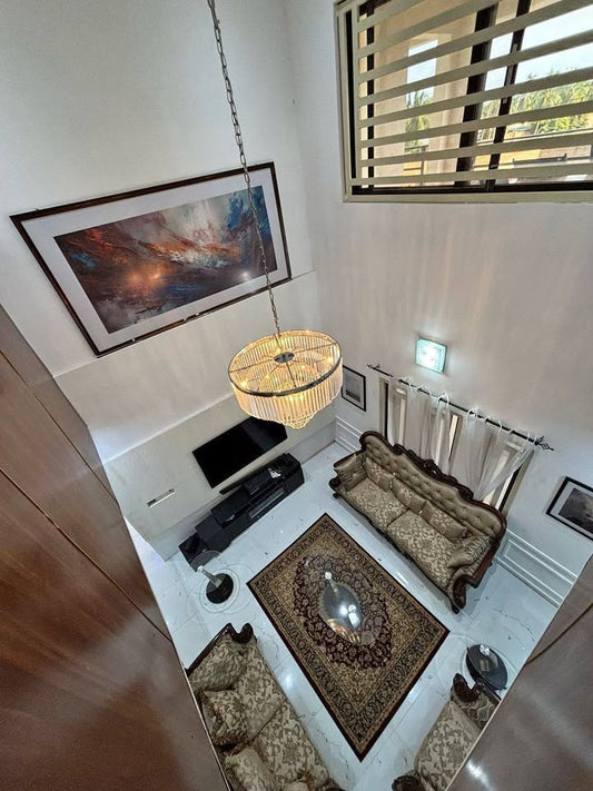À LOUER – VILLA MEUBLÉE DUPLEX 7 PIÈCES (5 CHAMBRES, 2 SALONS) AVEC JARDIN, TERRASSE, GARAGE ET MINI TERRAIN À ADIDOGOMÉ ATTILAMONOU