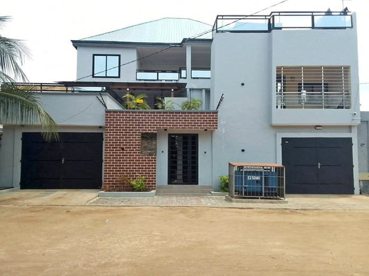 À LOUER – VILLA MEUBLÉE 4 PIÈCES À ADIDOGOMÉ MASSALASSI – 3 CHAMBRES, SALON, JARDIN, GARAGE – 500.000 FCFA/MOIS