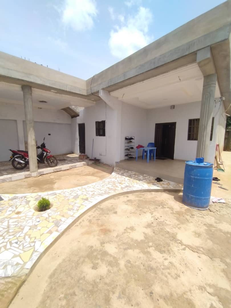 VILLA DE 4 PIÈCES À VENDRE À APESSITO