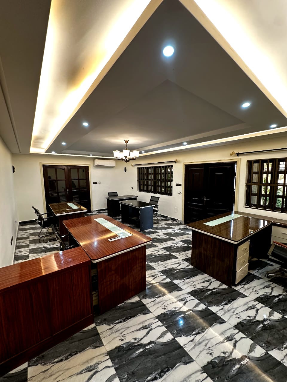 Villa duplex à louer à Tokoin Soted – 900000 FCFA/mois