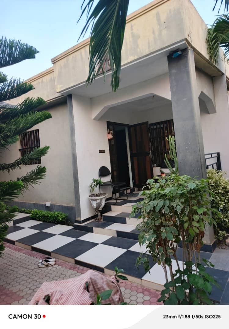 VILLA 2 PIÈCES À VENDRE À ADIDOGOMÉ LOGOTÉ – 1/2 LOT | TITRE FONCIER