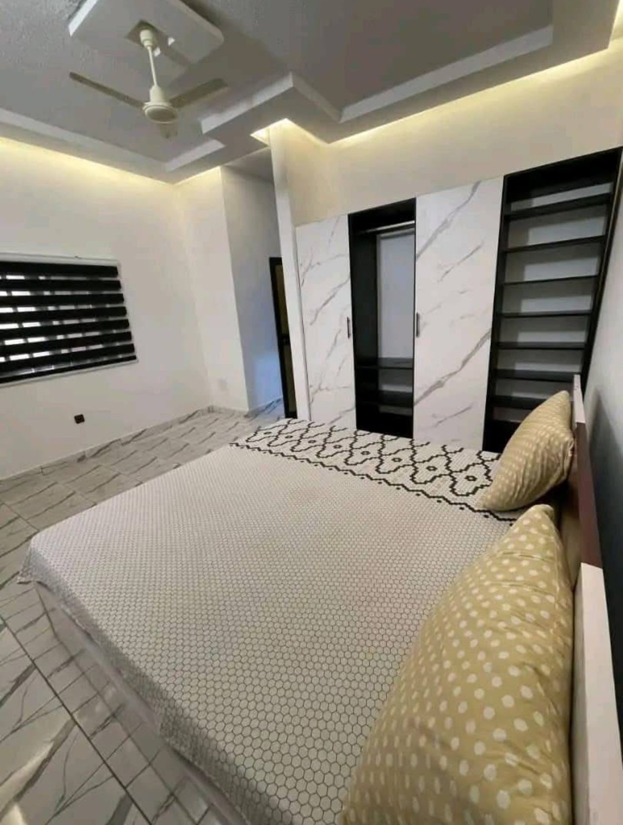 À LOUER – VILLA MEUBLÉE 6 PIÈCES AVEC PISCINE À AVEPOZO AGODEKA