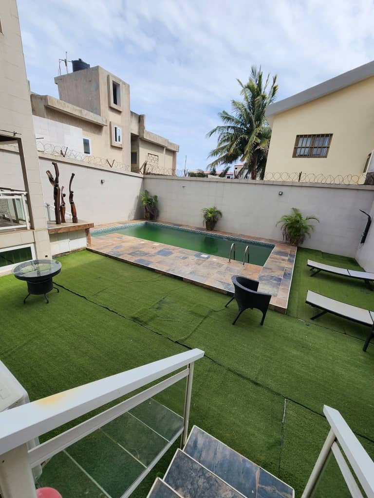 LOUER VILLA DUPLEX 10 PIÈCES À BAGUIDA