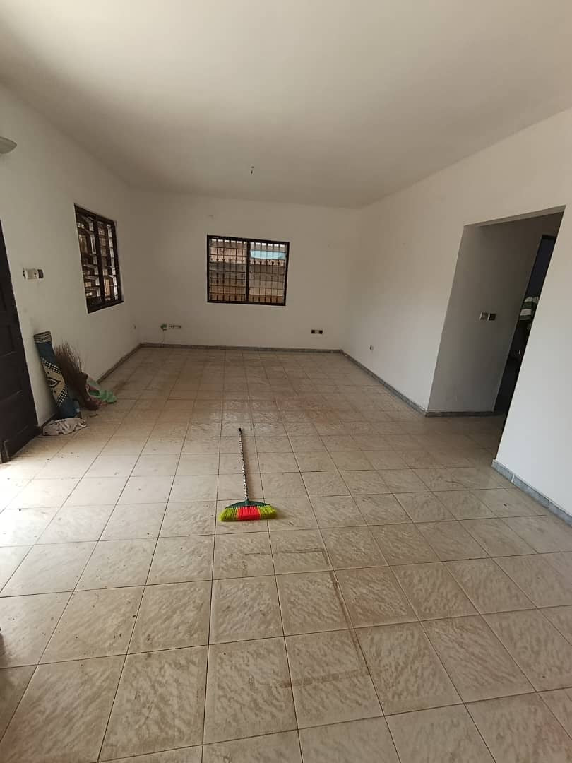 VILLA DE 9 PIÈCES À VENDRE À HÉDZRANAWOÉ