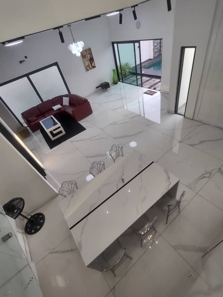 Villa duplex 3 chambres à louer à Baguida – 1 million FCFA par mois