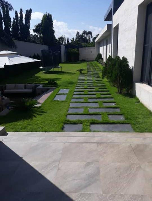 Villa 3 chambres meublée à vendre à Cité Oua (Caisse) – 2,3 milliards FCFA