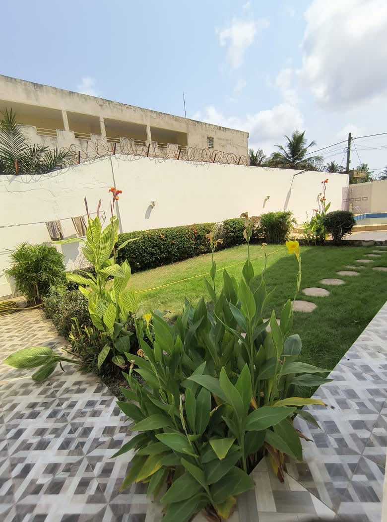 Villa 5 chambres meublée avec piscine à louer à Avenou – 1.200.000 FCFA par mois