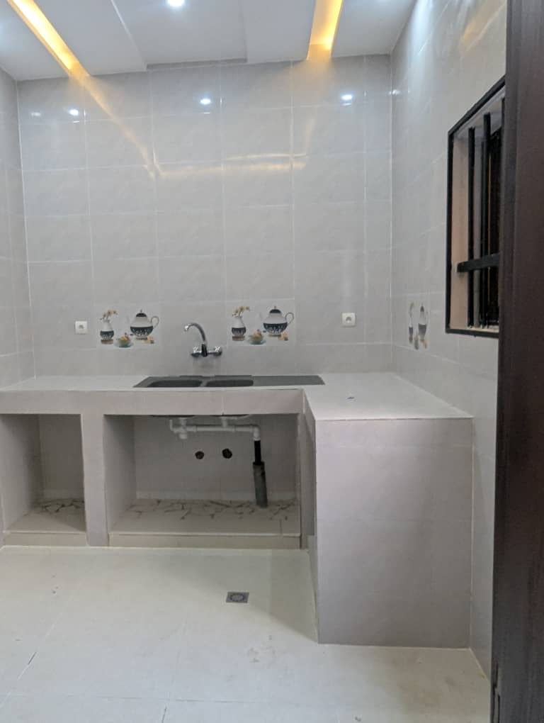 À VENDRE – VILLA 4 PIÈCES (3 CHAMBRES + SALON) AVEC TITRE FONCIER DANS LA CITÉ BAGUIDA – 105 MILLIONS FCFA