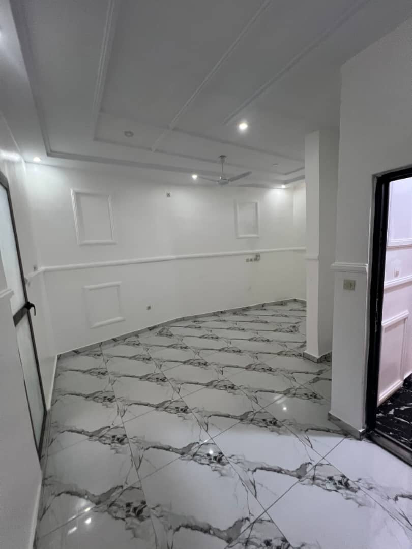 VILLA 6 PIÈCES À VENDRE À ZANGUÉRA KLÉMÉ – 300m²