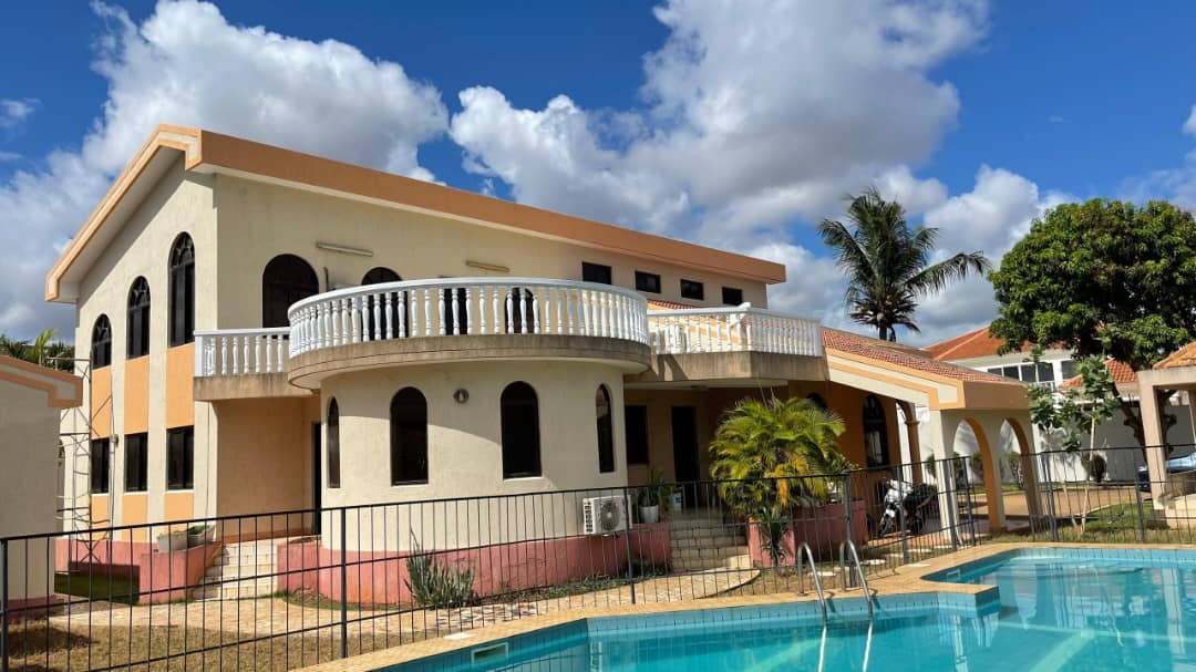UNE VILLA DE 6 PIÈCES À VENDRE À LA CITÉ OUA