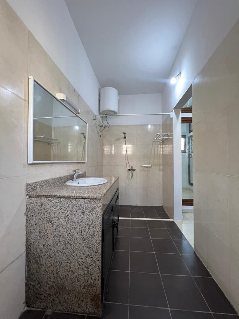 Villa 5 chambres en vente à Avenou – 365 millions FCFA