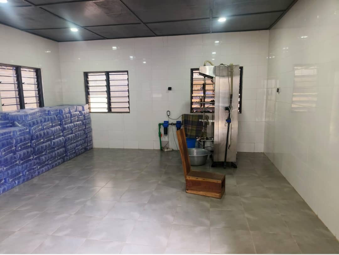 À VENDRE – Usine de pure water + villa 8 pièces à Adidogomé Sagbado | 1 lot | 300 m du goudron | 80 millions FCFA