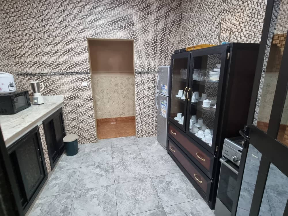 LOCATION VILLA À LOUER À AGOÉ ASSIYÉYÉ (11 CHAMBRES, PISCINE)