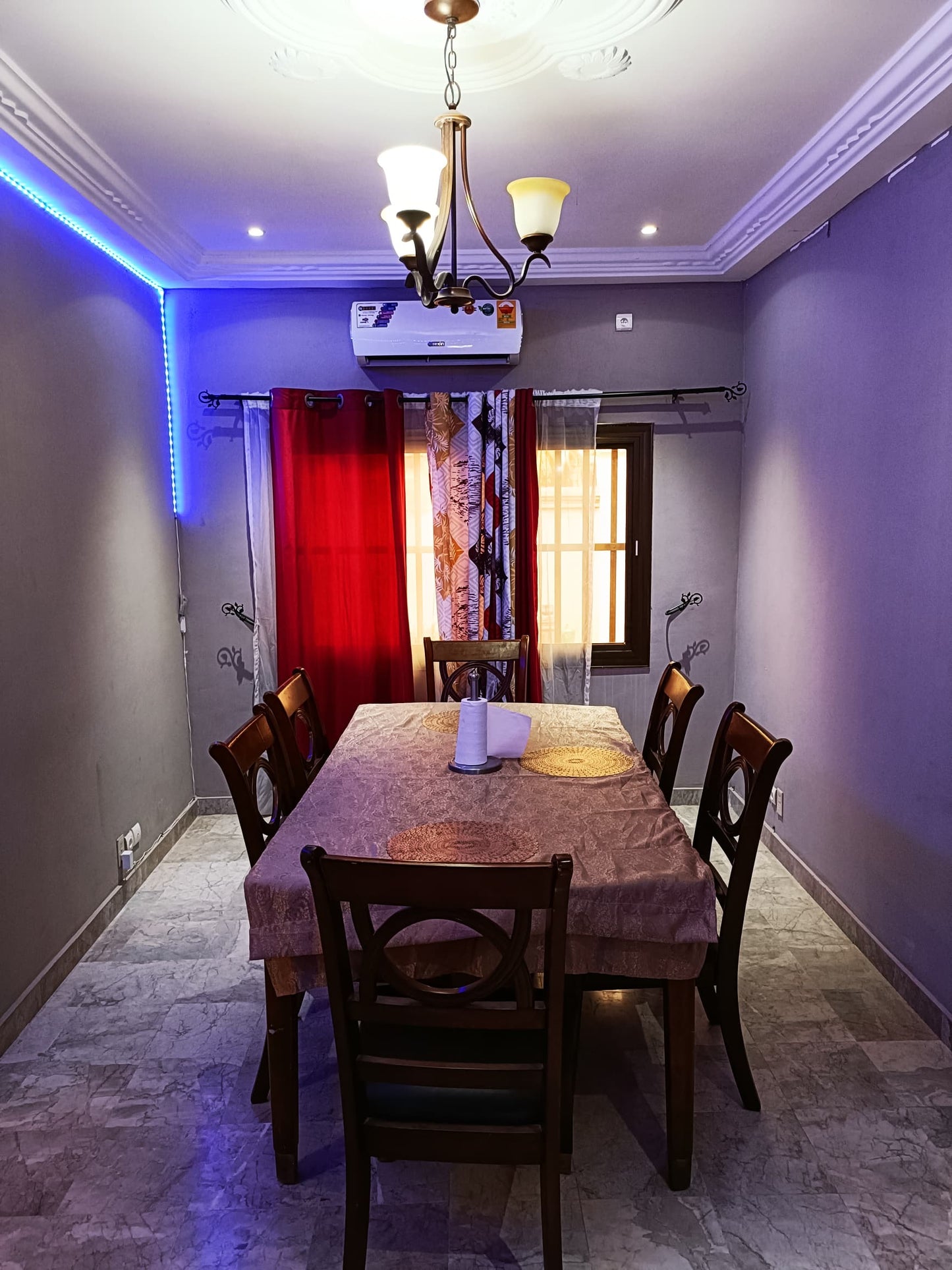 À LOUER – VILLA MEUBLÉE 6 PIÈCES (5 CHAMBRES, 1 SALON) EN MARBRE À ADIDOGOMÉ APÉDOKOÈ GBOMAMÉ