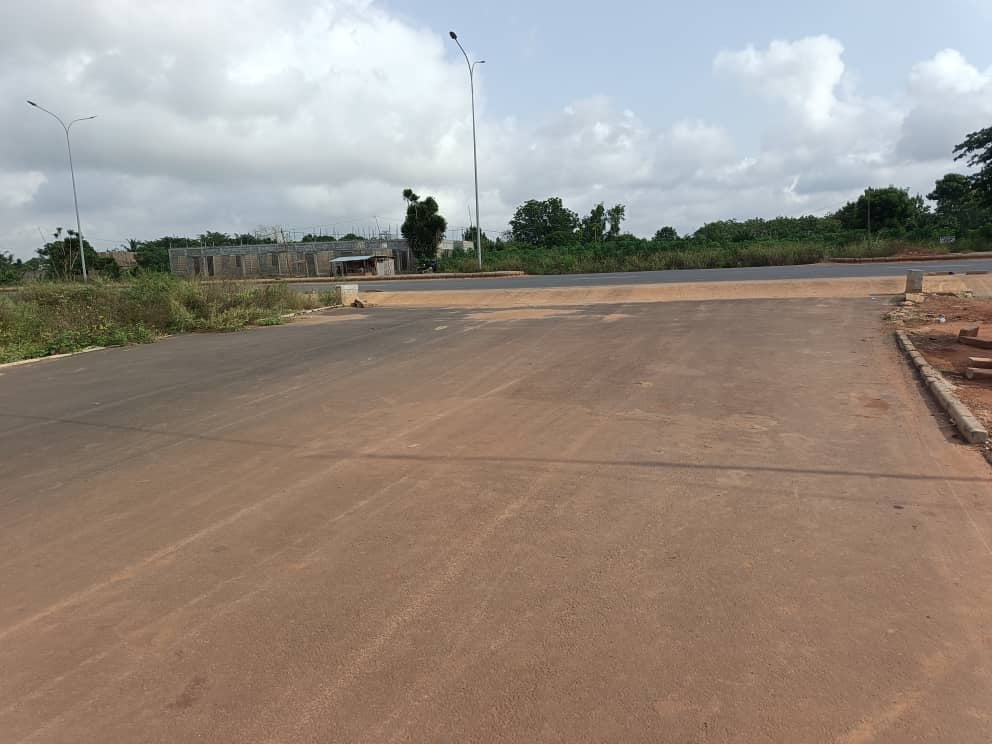 Terrain de 2273 m² en vente à Aképé – 30 millions FCFA le lot