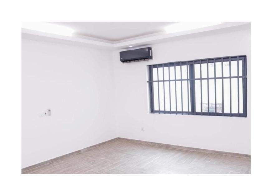 UNE VILLA DE 10 PIÈCES À VENDRE OU À LOUER À NOVISSI - HÉDZRANAWOÉ