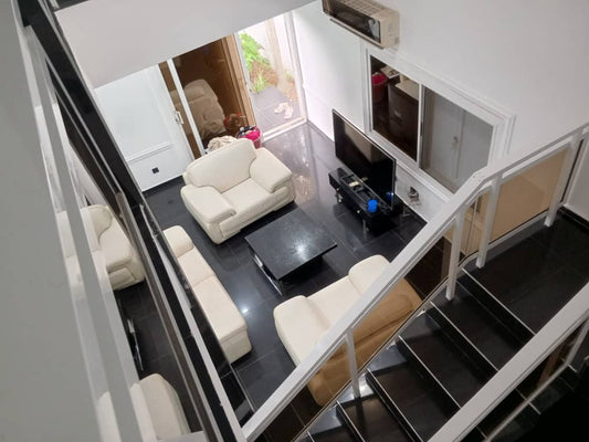 À LOUER – Villa duplex meublée 4 pièces à Tokoin Protestante | 800.000 FCFA/mois