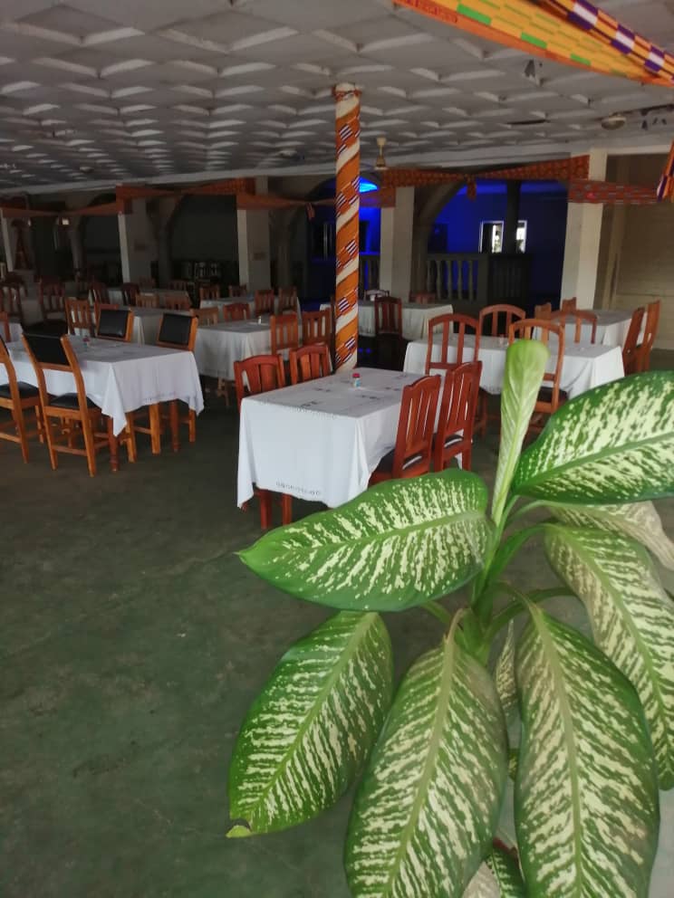 À VENDRE HÔTEL À KPALIMÉ – 7956m² DANS UN LIEU TOURISTIQUE
