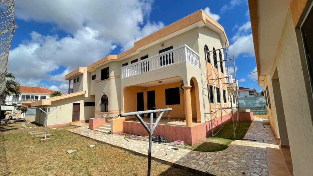 UNE VILLA DE 6 PIÈCES À VENDRE À LA CITÉ OUA