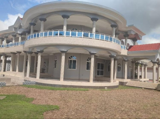 VILLA À VENDRE À LA CITÉ OUA – 10 PIÈCES – 2250m²