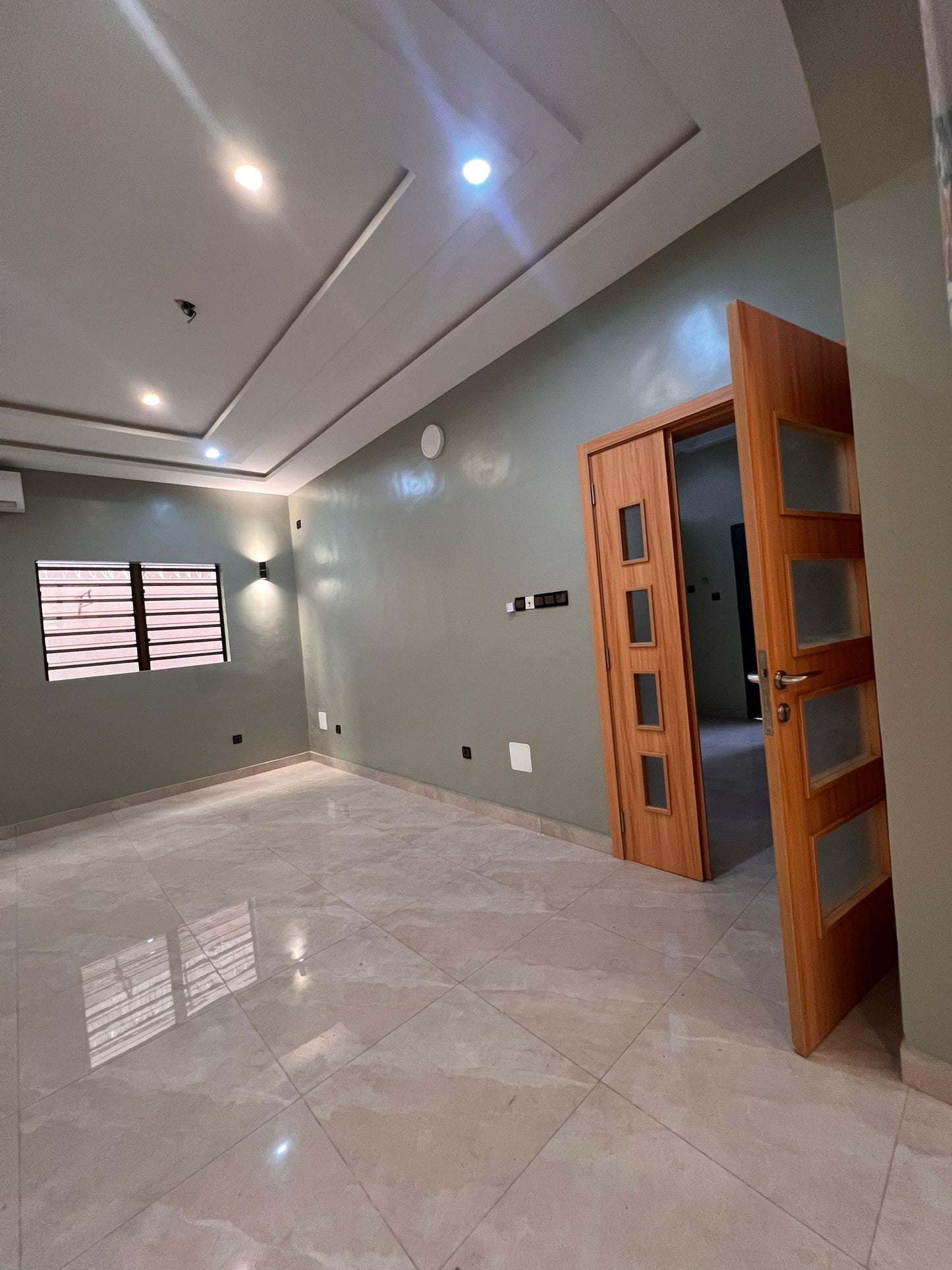 VILLA 6 PIÈCES À VENDRE  À LOMÉ - CITÉ MOKPOKPO – 160 MILLIONS