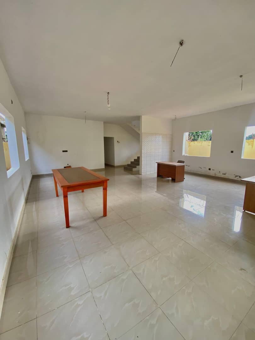 UNE VILLA 6 PIÈCES À VENDRE À  LOMÉ - AGOÈ ASSIKOR