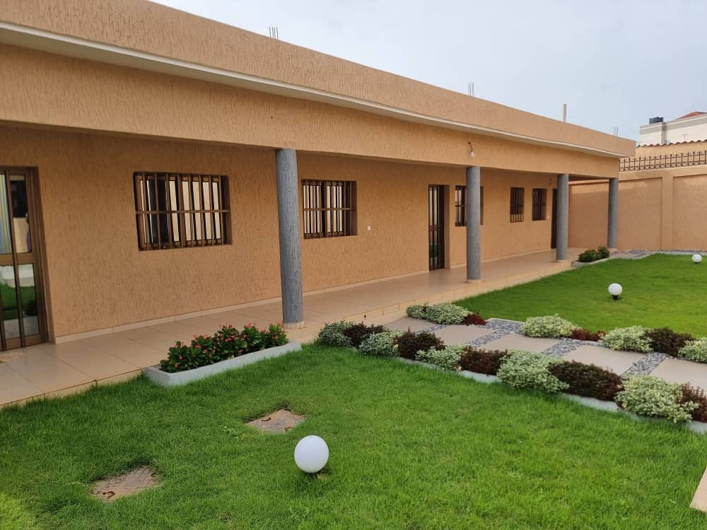 VILLA 7 PIÈCES À LOUER À ADIDOGOMÉ AMADAHOMÉ – 700.000 FCFA