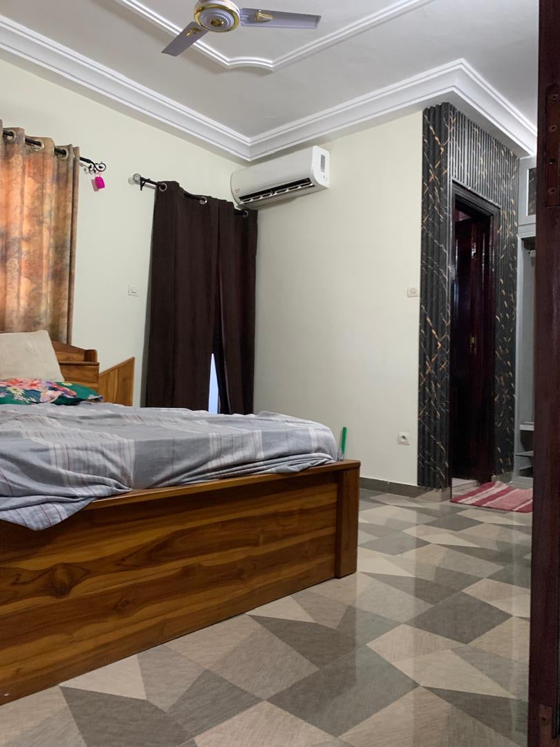 UNE MINI VILLA À VENDRE – À CÔTÉ DE L’HÔTEL DE L’AÉROPORT DE LOMÉ (ANGLE DE RUE)