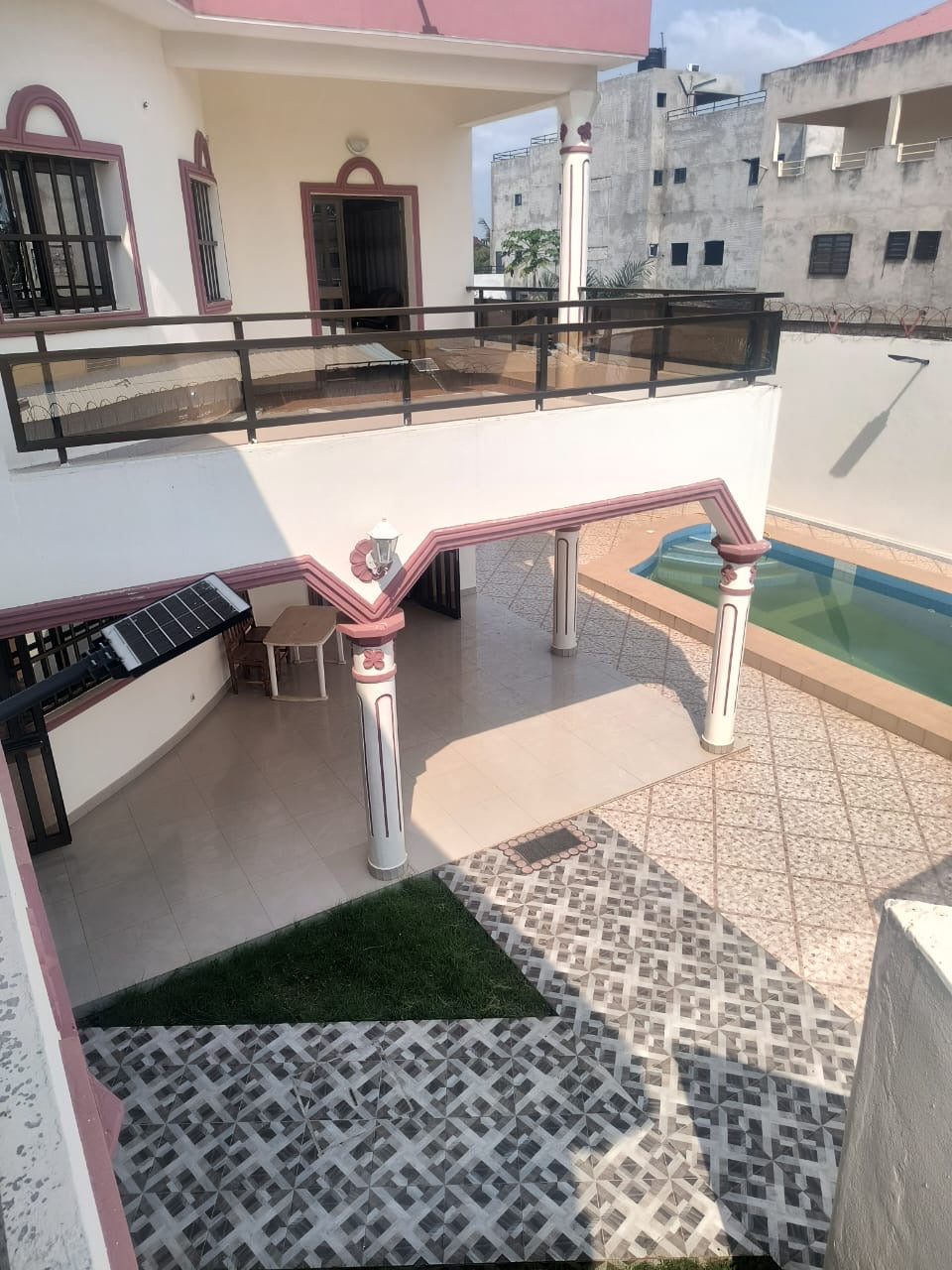 Villa 5 chambres meublée avec piscine à louer à Avenou – 1.200.000 FCFA par mois