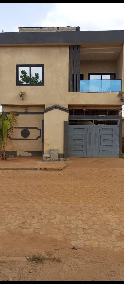 UNE VILLA DE 4 PIÈCES À VENDRE À APESSITO