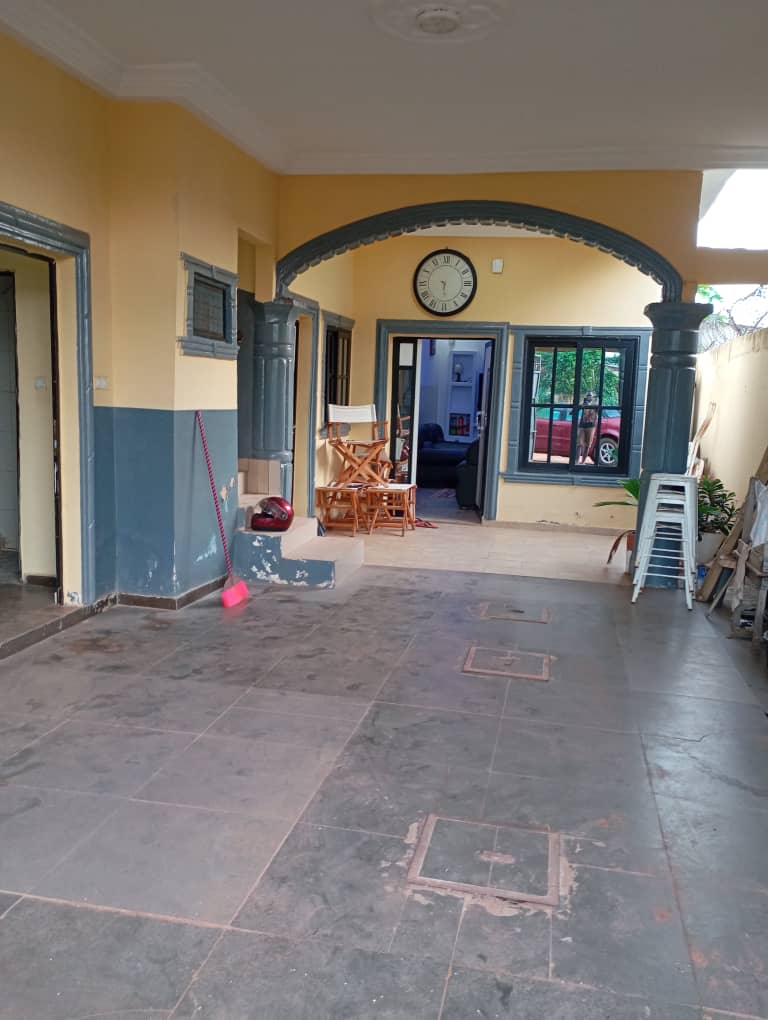 UNE VILLA DE 4 PIÈCES À VENDRE À APESSITO