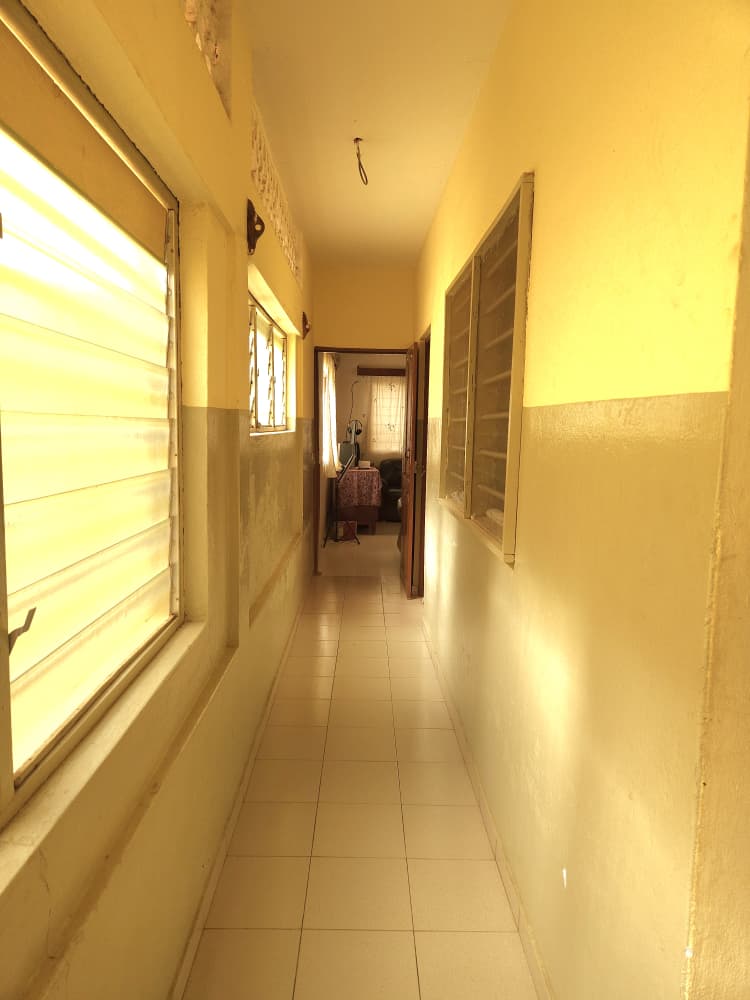 Villa R+1 à vendre à Totsi – 65 millions FCFA